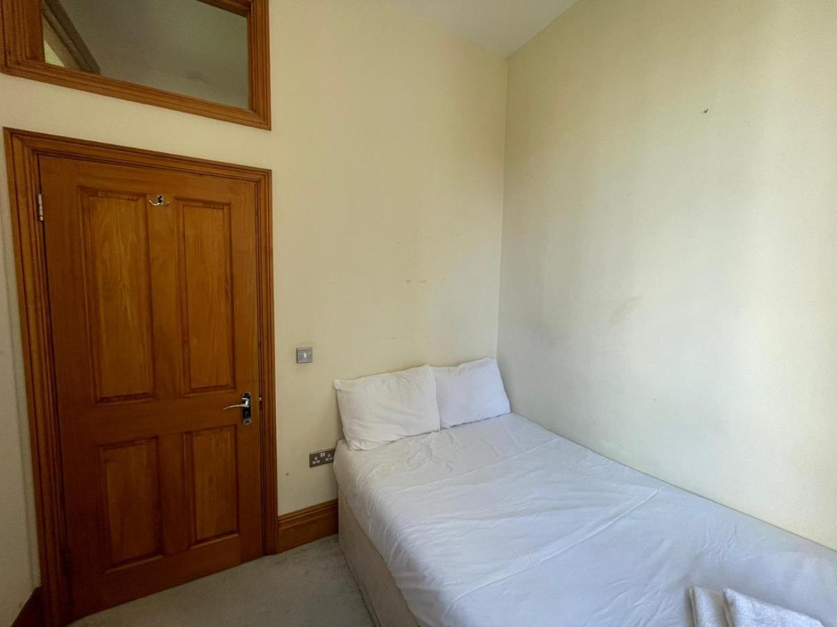 Homestay Elgin Avenue Hububb London